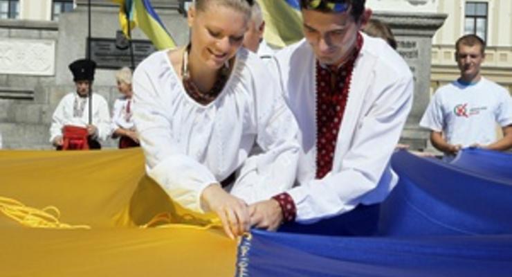 В Кировограде развернут самый большой в Украине государственный флаг