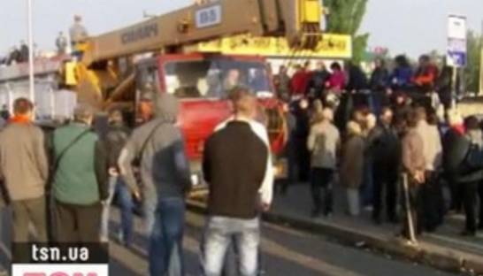 Попов заявил, что киоски на рынке Лесной в Киеве сносят законно