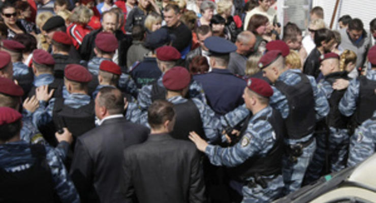 Задержанным во время потасовки на рынке Лесной в Киеве дали по пять суток