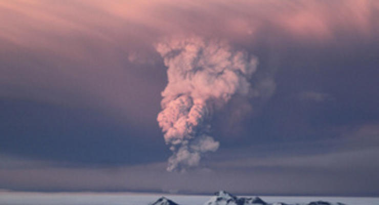 В Британии предупреждают, что завтра, вероятно, отменят рейсы из-за пепла от исландского вулкана