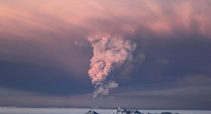 Метеорологи: Облако вулканического пепла этой ночью снова вернется в Британию и Ирландию