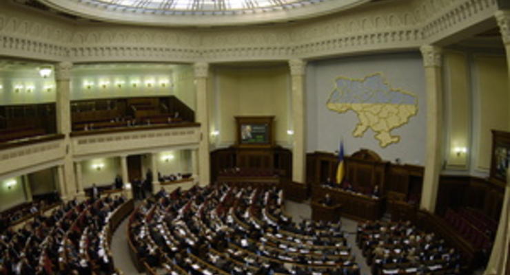 Опрос: В Верховную Раду проходит семь партий, четыре из которых - впервые