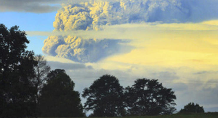 Извержение вулкана в Чили: власти эвакуировали около 600 человек