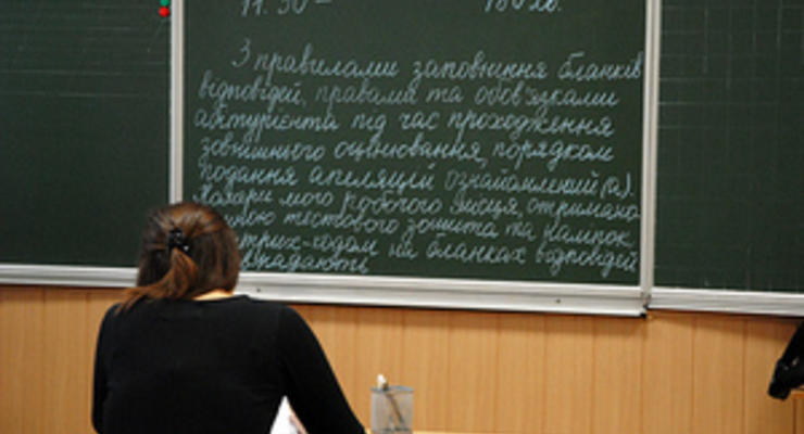 Абитуриенты выразили Табачнику свое недовольство тестами по украинскому языку
