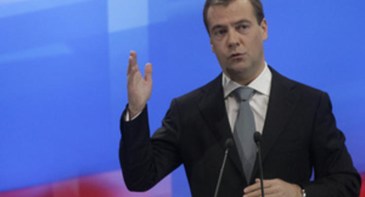 Медведев объяснил, что тормозит Россию