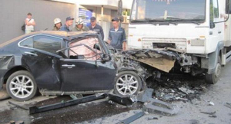 В Мелитополе легковой автомобиль врезался в фуру: трое погибших