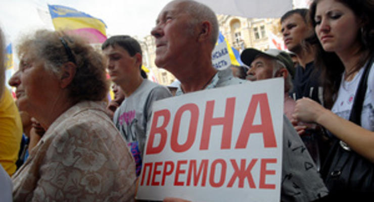 На Крещатике продолжается митинг в поддержку Тимошенко
