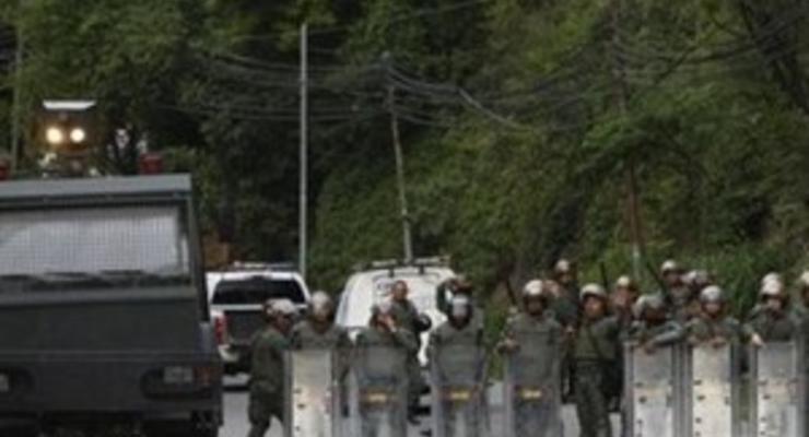 В Венесуэле заключенные уже неделю удерживают захваченную тюрьму