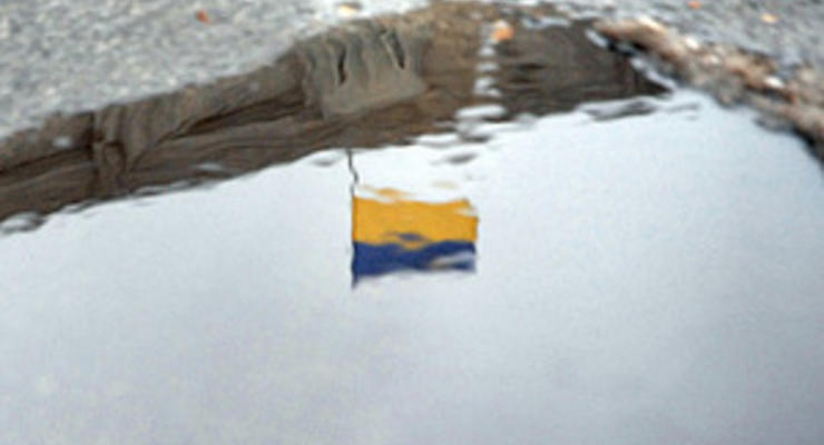 В одном из районов Киева неизвестные сняли с госучреждений 54 национальных флага