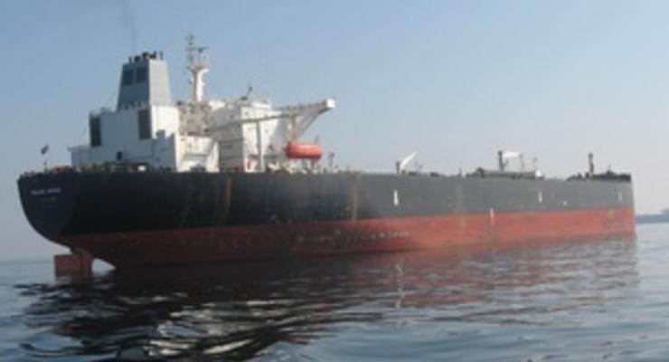 Из-за пиратов загорелся нефтяной танкер, следовавший из Украины