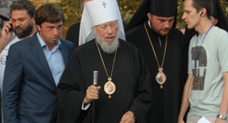 Янукович поздравил митрополита Владимира с 45-летием рукоположения