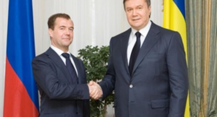 Медведев позвонил Януковичу