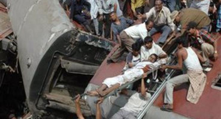 Число жертв железнодорожной катастрофы в Индии возросло до 35
