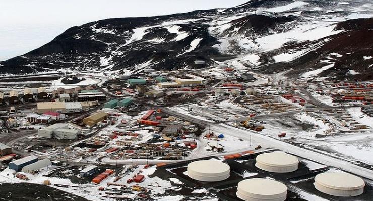 На станции в Антарктике погибли два человека
