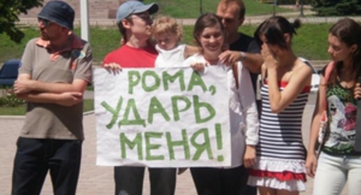Рома, ударь меня: в Луганске прошла акция против "беспредела мажоров"