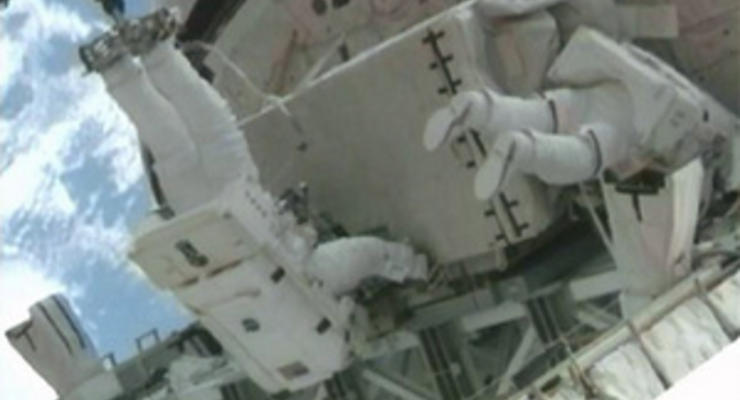 Астронавты NASA завершили последний выход в космос в рамках программы шаттлов
