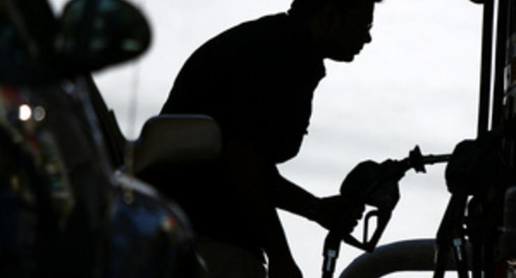 Житель Китая более 40 лет страдает бензиновой зависимостью