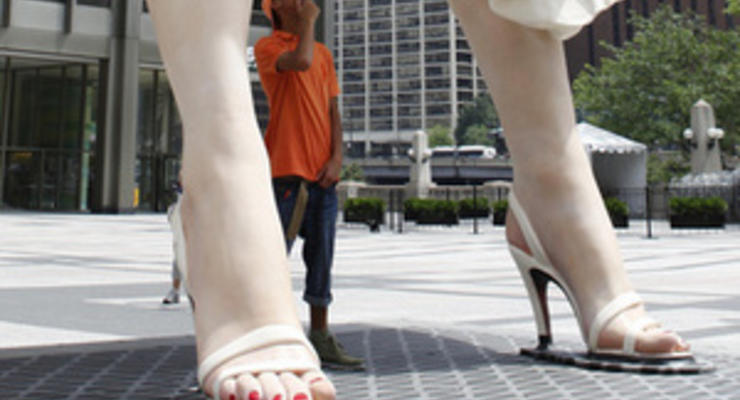 Фотогалерея: Семиметровая Мэрилин Монро. Огромная статуя легендарной актрисы в Чикаго