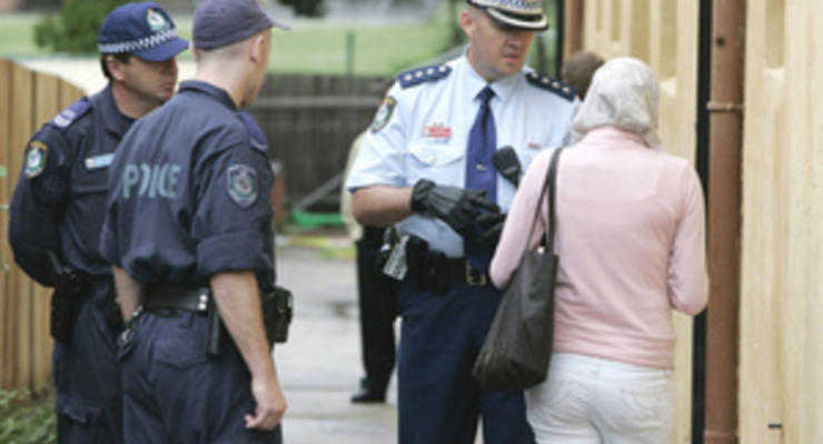 В Сиднее полиция блокировала девушку с бомбой на шее