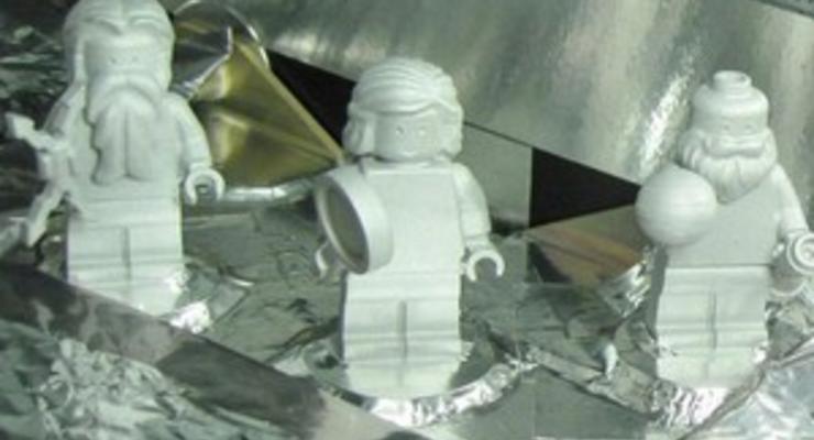 Исследовательский зонд везет на Юпитер Lego-фигурки римских богов и Галилея