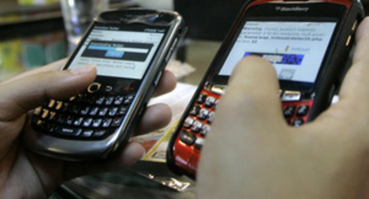 Чат смартфонов BlackBerry помогает участникам беспорядков в Англии