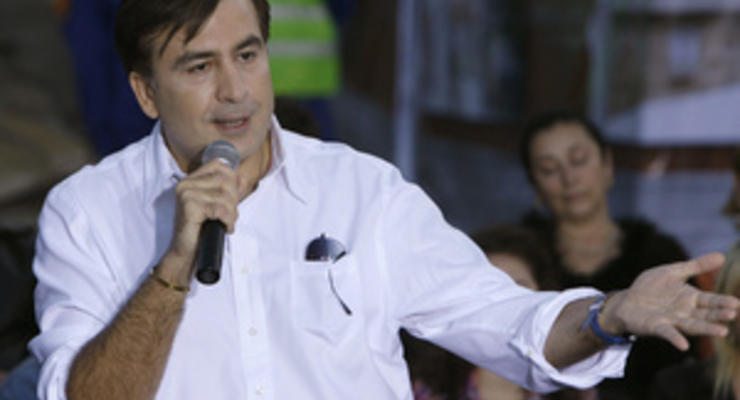Саакашвили назвал "ненормальным" повышенное внимание Медведева к его персоне