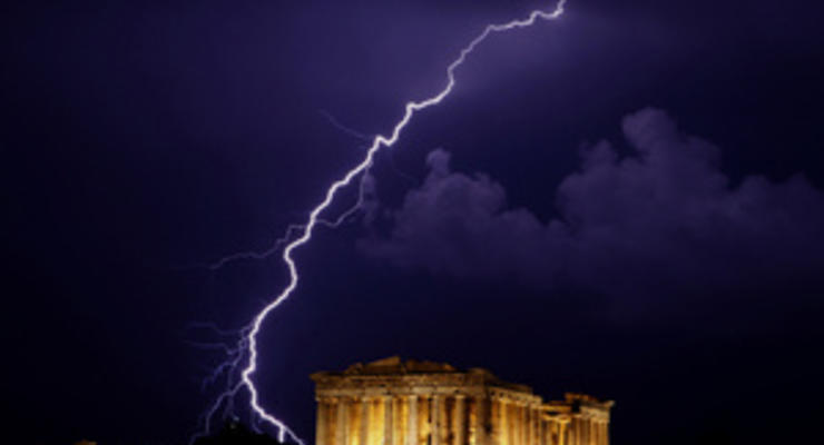 Во втором квартале экономика Греции сократилась почти на 7%