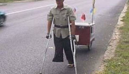 60-летний инвалид в одиночку прошел на костылях по территориям, загрязненным Чернобылем