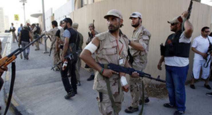 В Триполи прекратилась стрельба. Повстанцы штурмуют родной город Каддафи