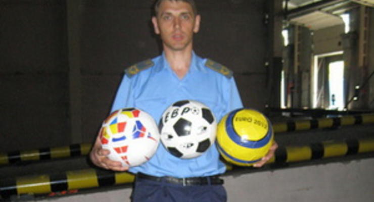 Одесские таможенники задержали партию футбольных мячей из Пакистана