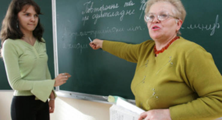 Учителям Киева повысили надбавки на 10%