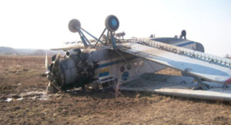 В Винницкой области упал самолет АН-2 , зацепившись за верхушку дерева