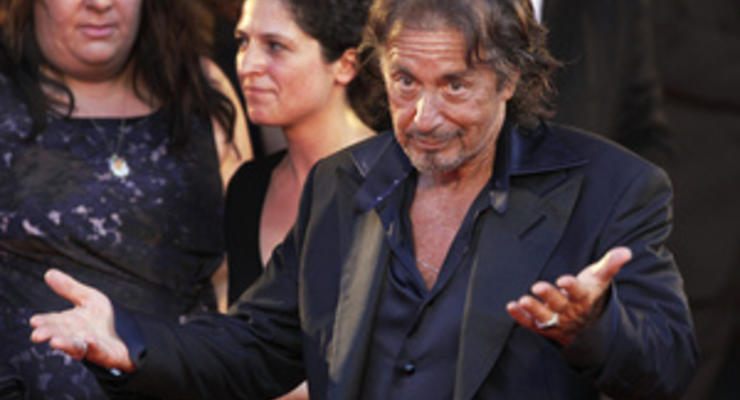 Аль Пачино явился за призом Венецианского кинофестиваля в рубашке с оторванными пуговицами