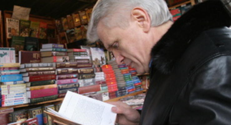 На чужой роток не накинешь платок: Литвин сочувствует обвиненному в плагиате Януковичу