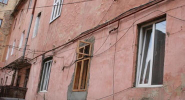 Власти Львова заставят поменять в центре пластиковые окна на деревянные