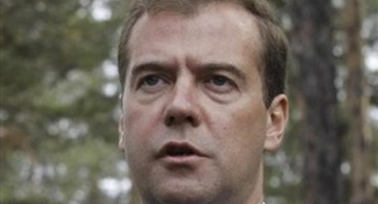 Медведев и Нургалиев соболезнуют родным погибших при крушении Як-42