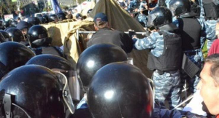 Суд оштрафовал оппозиционера за установку палаток напротив Печерского суда