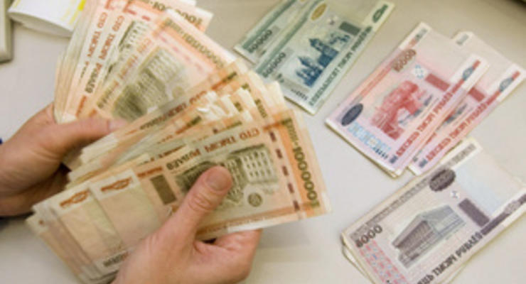 Білоруський рубль впав на 60% у перший день вільних торгів на біржі