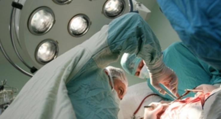 В Запорожье после операции по коррекции груди умерла женщина