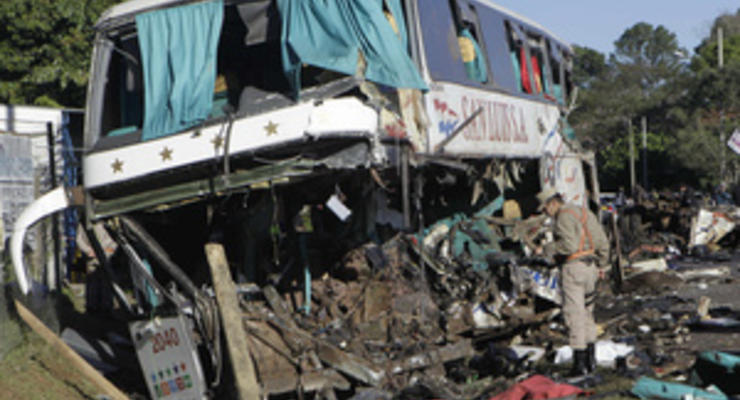 В Гватемале два грузовика упали в овраги: 8 человек погибли, десятки ранены