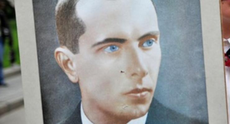Комсомольцев, стрелявших по портретам Бандеры и Шухевича, привлекут к админответственности
