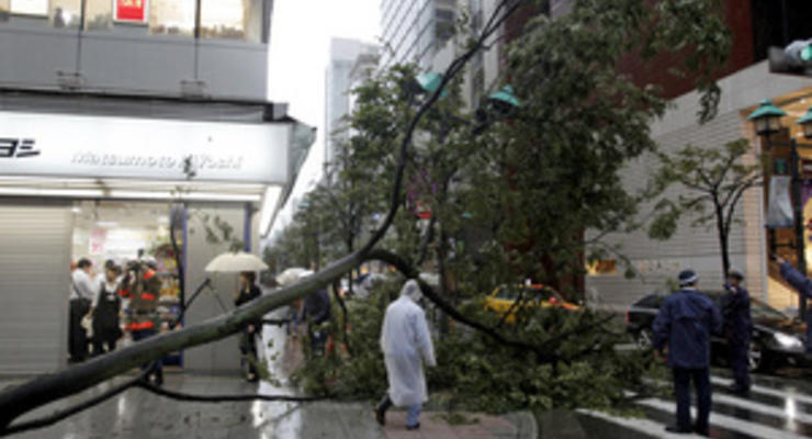 В Японии растет число жертв тайфуна Роке