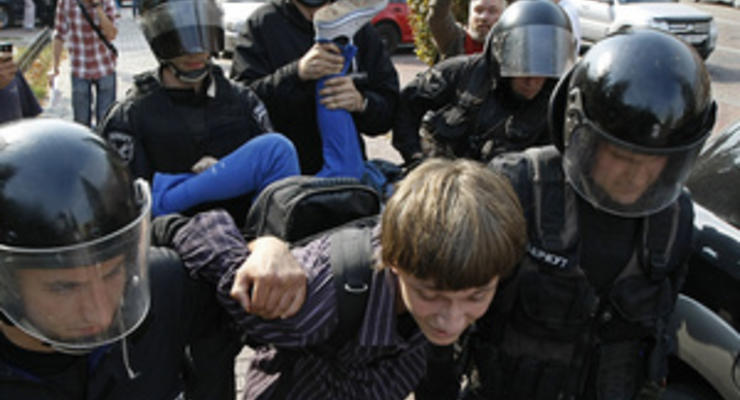 Фотогалерея: Перешли в наступление. В Киеве произошли столкновения студентов с милицией