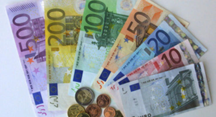 Євро на міжбанку залишається на рекордно низькому рівні