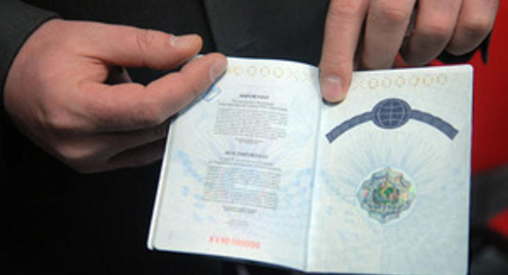 Москаль призвал Януковича ветировать "позорный" закон о биометрических паспортах