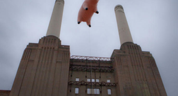 Над Лондоном пролетіла гігантська надувна свиня