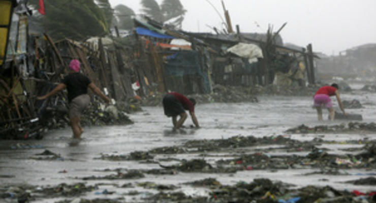 На Філіппінах вирує потужний тайфун