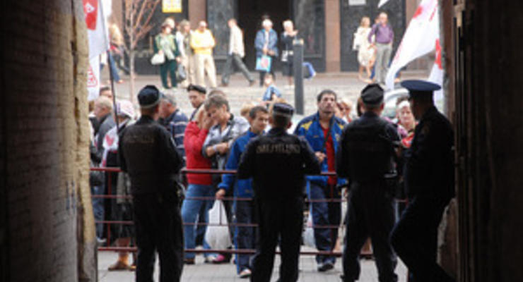 Сторонники Тимошенко пытались прорваться во двор Печерского суда
