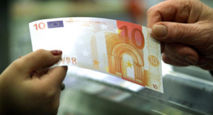 Евро приходит в себя после падения на межбанке