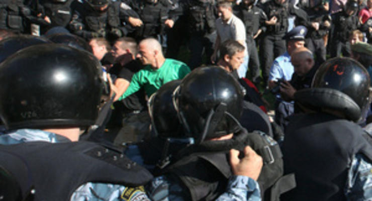 Сторонники Тимошенко устроили под судом потасовку с беркутовцами